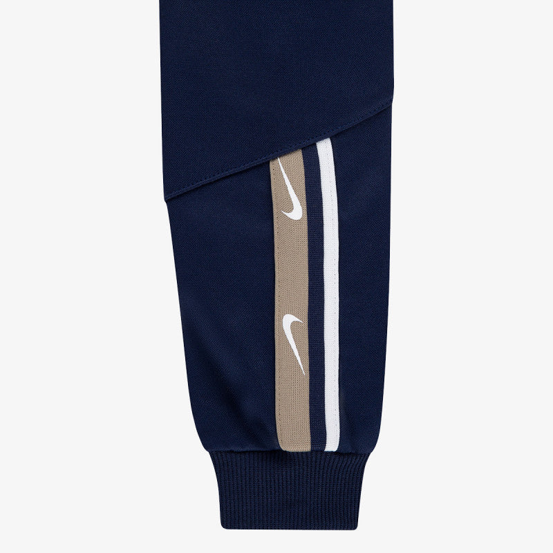 נייק חליפת רוכסן